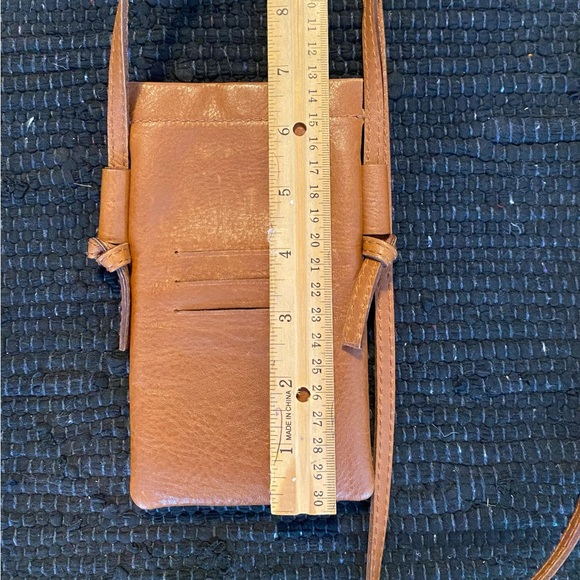 Madewell Leather Crossbody Smartphone Wallet - Picture 5 of 7